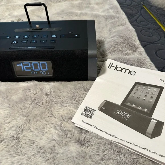 iHome iDL45 Black Stereo Clock Radio with Lightning Dock - Picture 3 of 4
